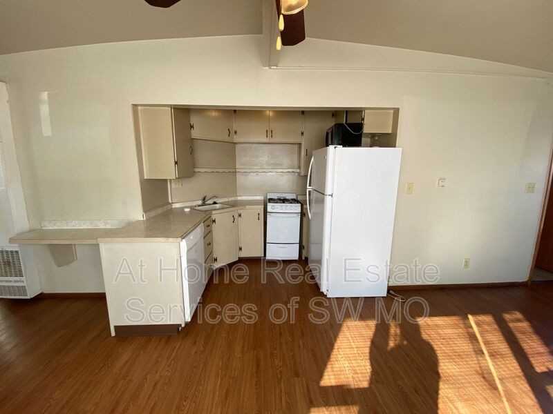 1832 S Sieger Dr - Photo 3 of 7