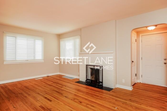 794 S Roys Ave - Photo 2 of 15