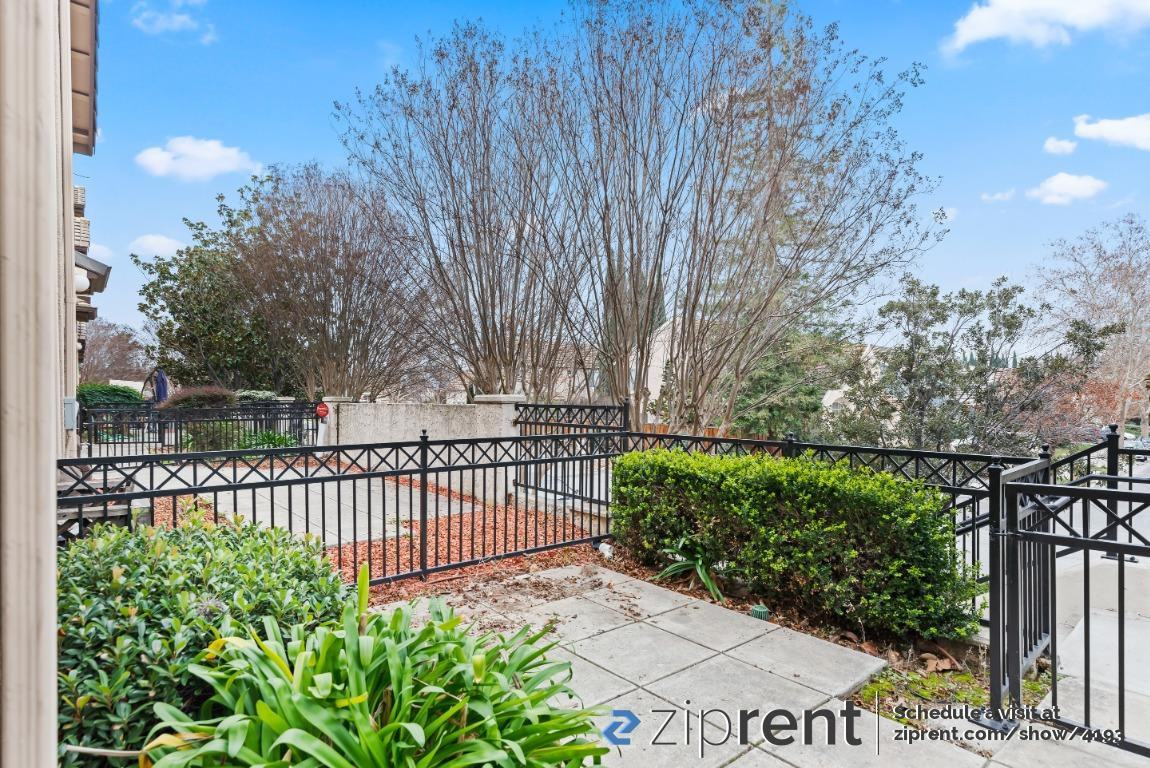 3265 Vineyard Park Way - Photo 3 of 20