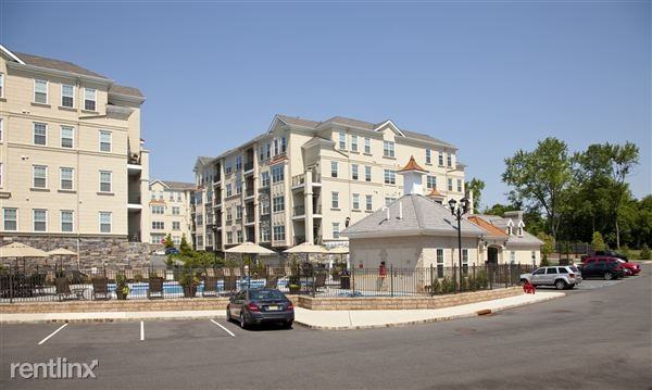 Presidential Place - Photo 2 of 18