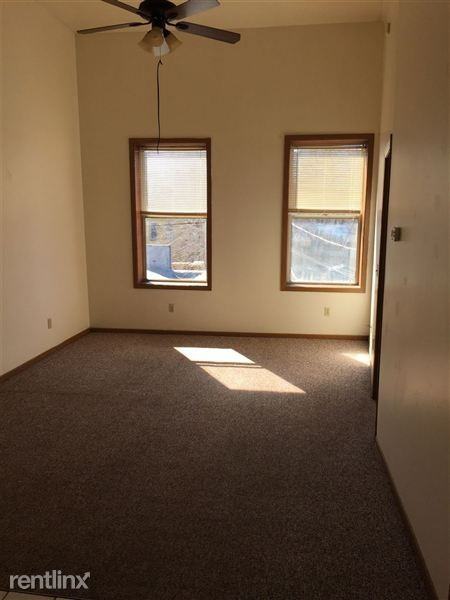 807 W Main St - Photo 2 of 5