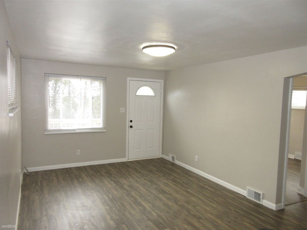 346 Connor St - Photo 2 of 10