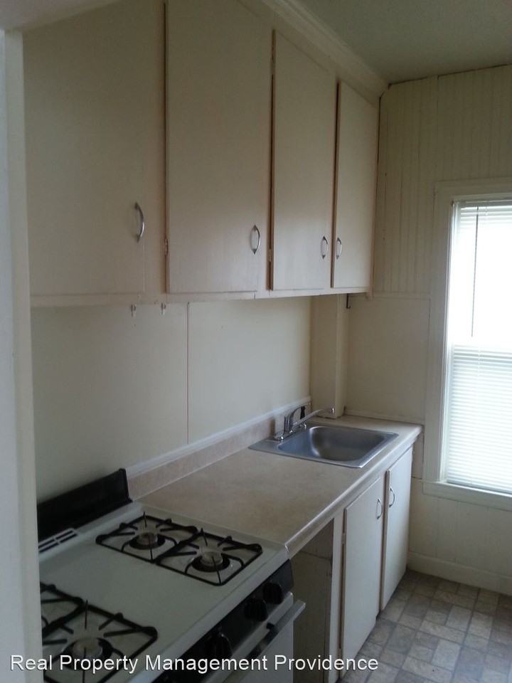 150-152 Sayles Ave - Photo 2 of 10