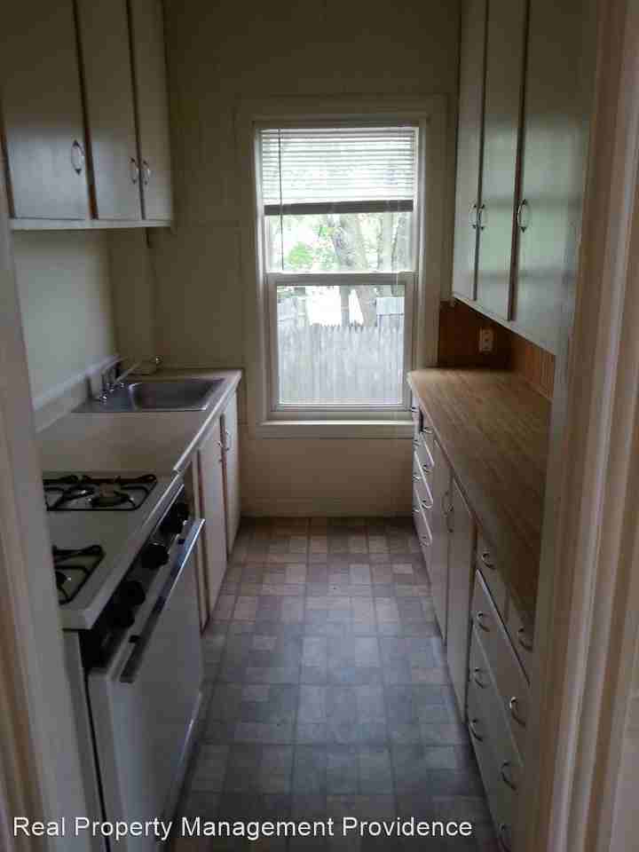 150-152 Sayles Ave - Photo 3 of 10