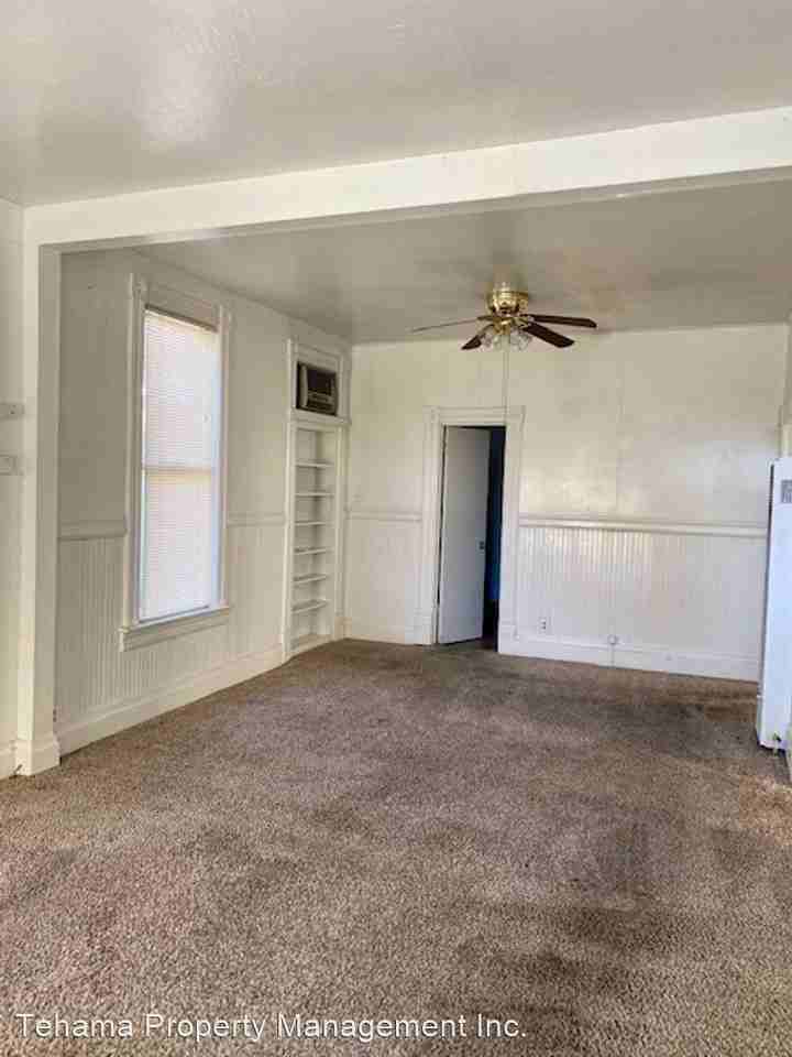 1044 Lincoln St - Photo 3 of 11