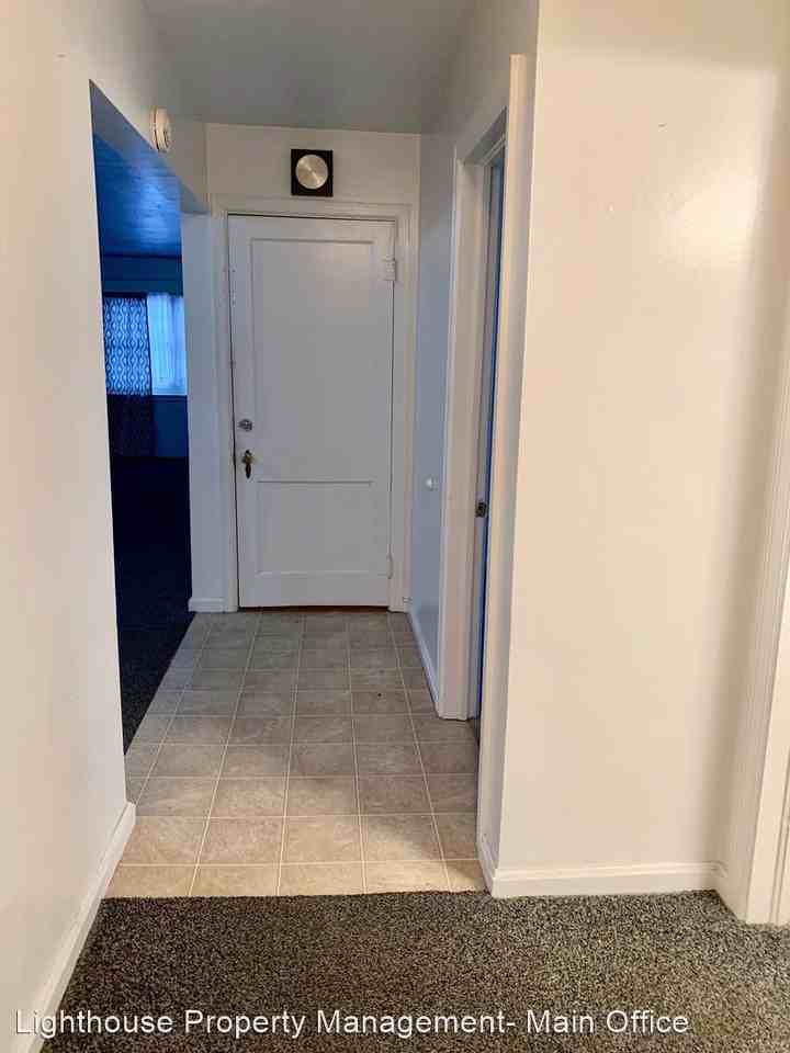 128 1/2 E Court St - Photo 2 of 17