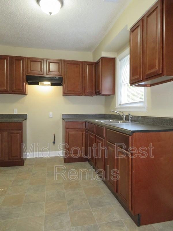 3531 Farmville Ave - Photo 3 of 7