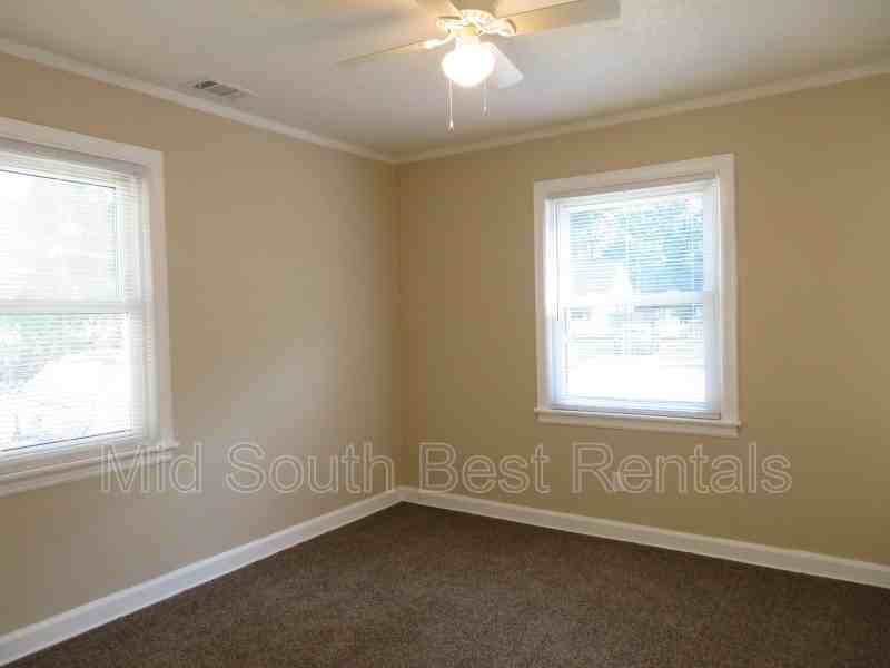 3531 Farmville Ave - Photo 5 of 7