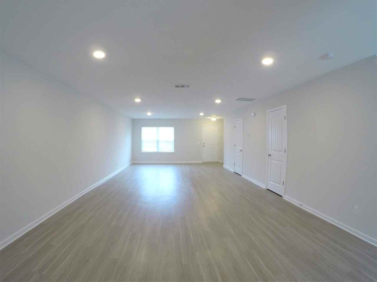 18 St Augustine Way - Photo 3 of 11
