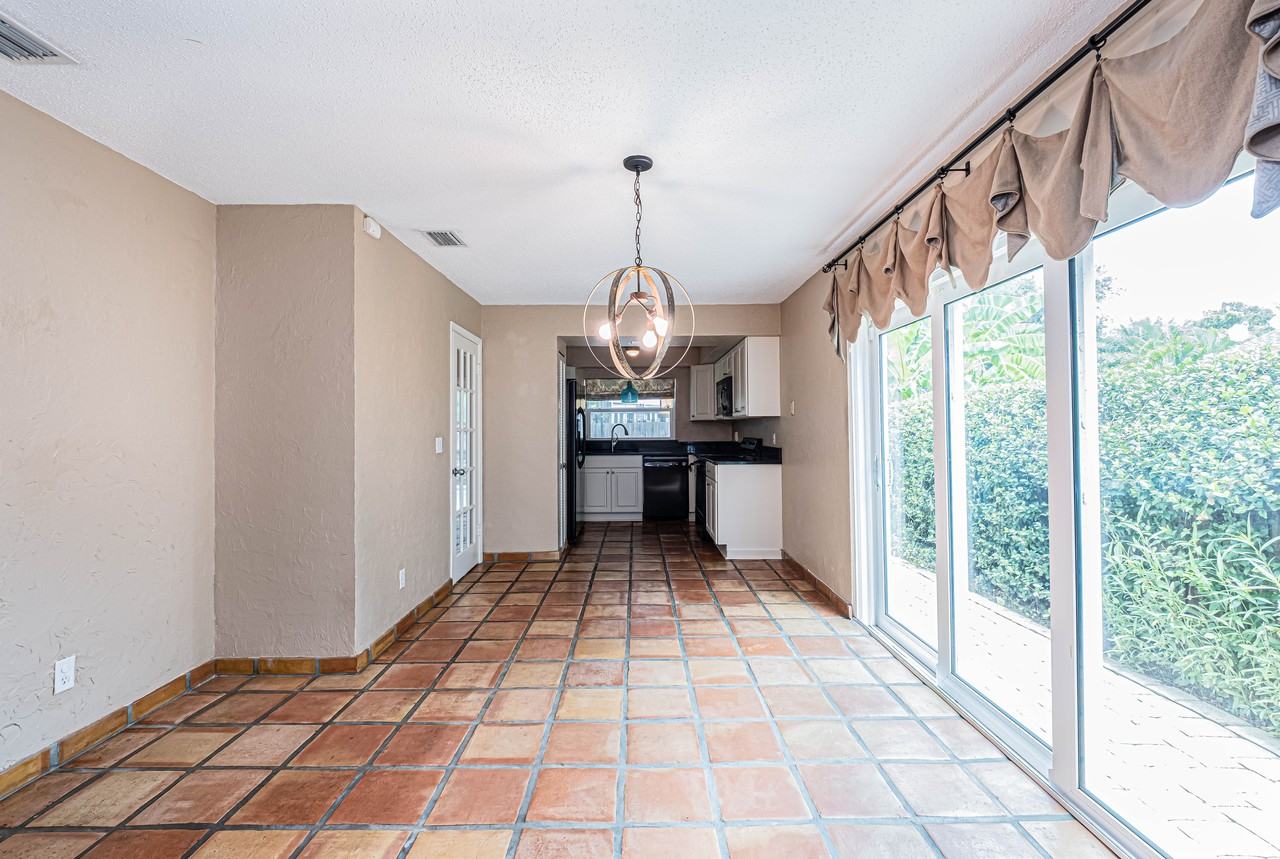 4711 W San Miguel St - Photo 6 of 16