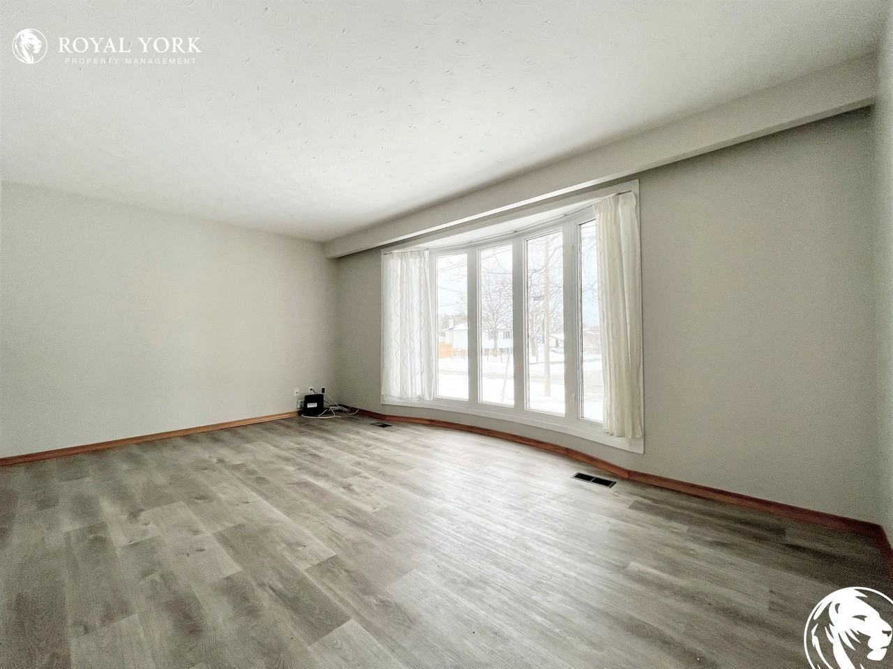 2411 Grenallen Dr - Photo 2 of 27