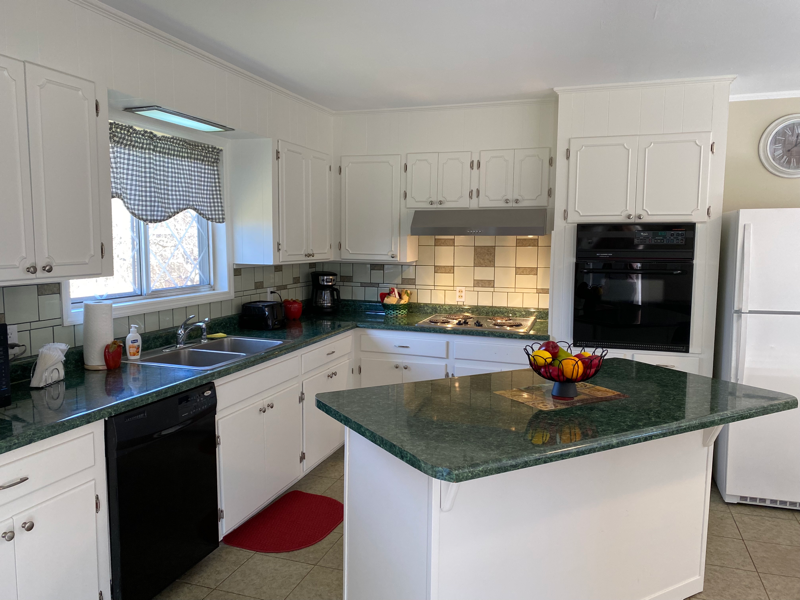 751 Oak Ridge Dr - Photo 2 of 25