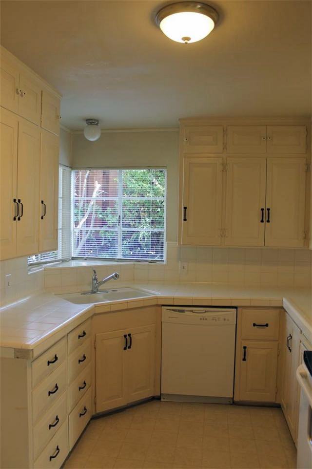 104 Olde Dr - Photo 2 of 12