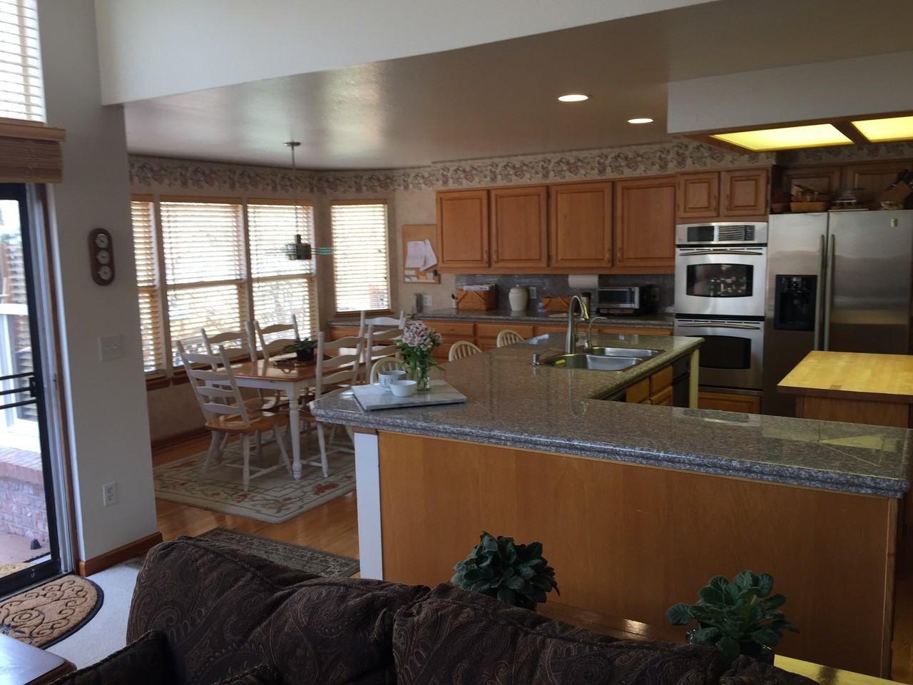 7715 S Louthan St - Photo 2 of 9