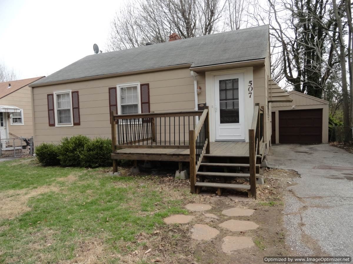 507 W 86th Terrace - Photo 3 of 22