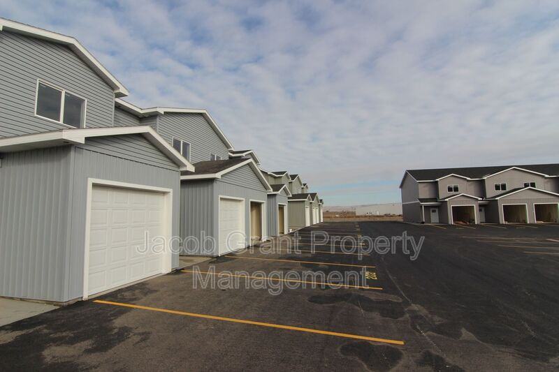 655 Ruby Cir #302 - Photo 2 of 16