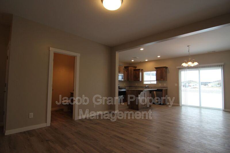 655 Ruby Cir #302 - Photo 4 of 16