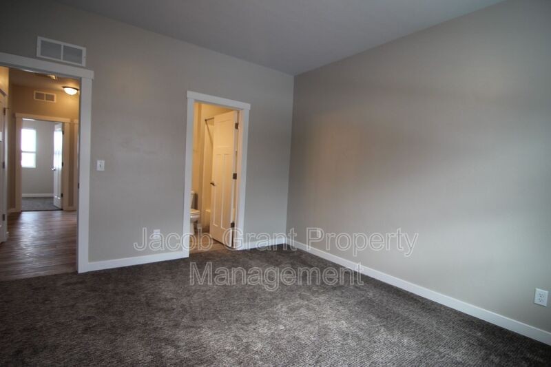 655 Ruby Cir #302 - Photo 7 of 14