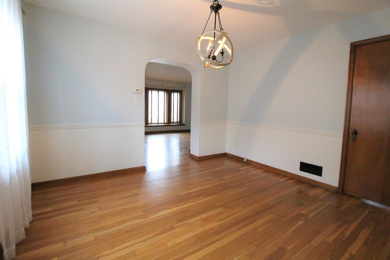 214 W Henderson Rd #1 - Photo 3 of 9