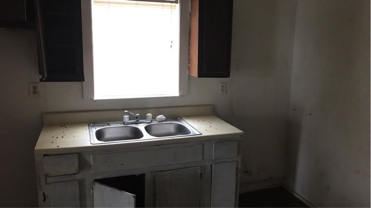 512 N Odom St #1 - Photo 3 of 8