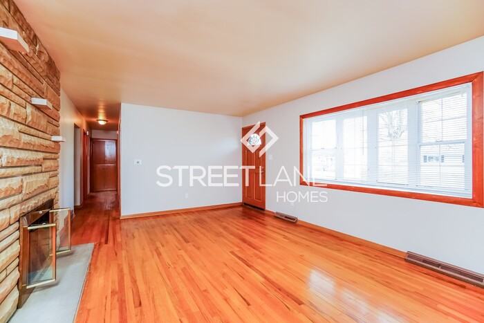 1129 Bellflower Ave - Photo 2 of 15