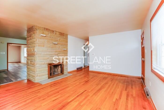 1129 Bellflower Ave - Photo 3 of 15