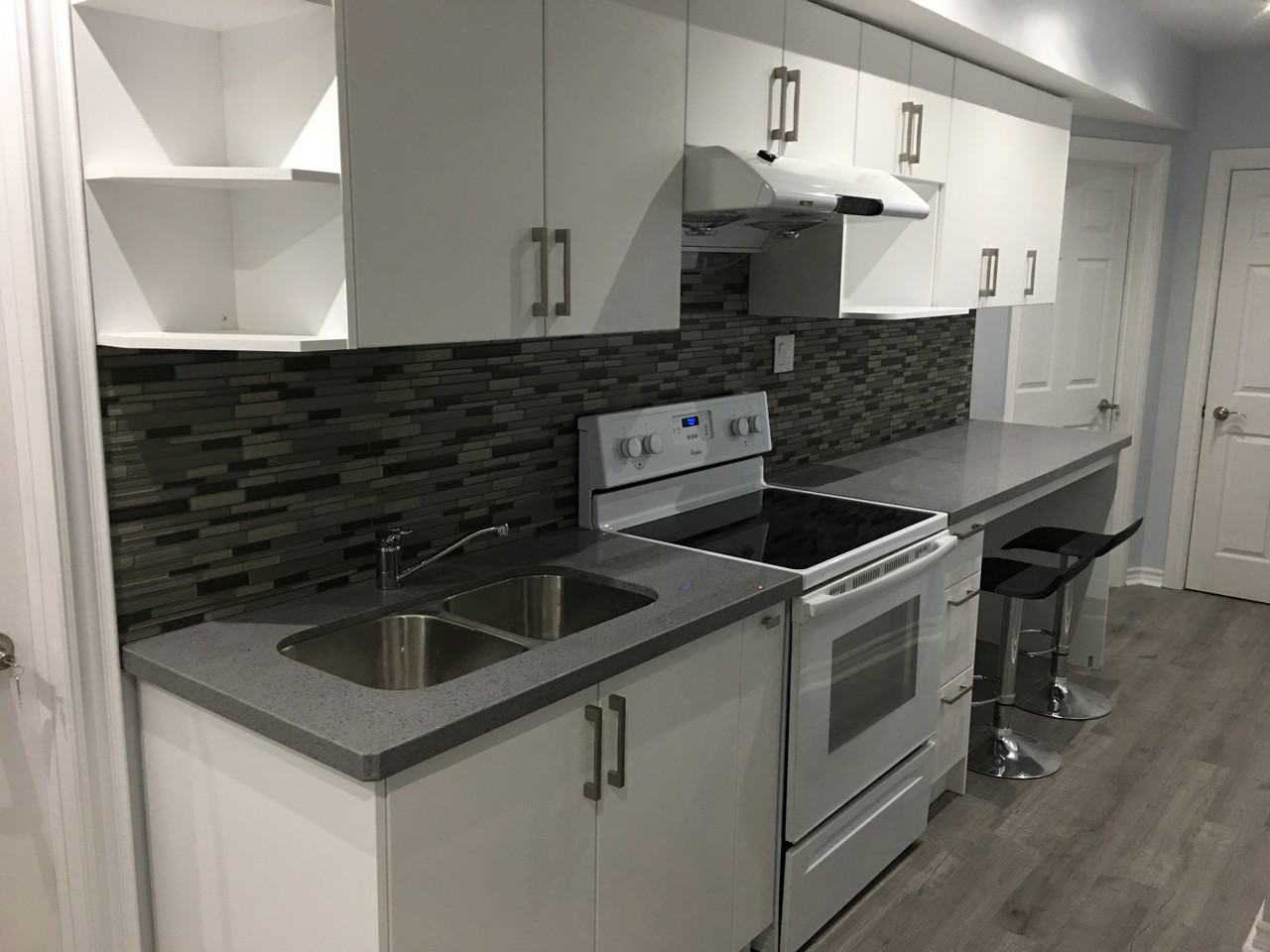 305 Spadina Avenue #2nd floor - Photo 2 of 9