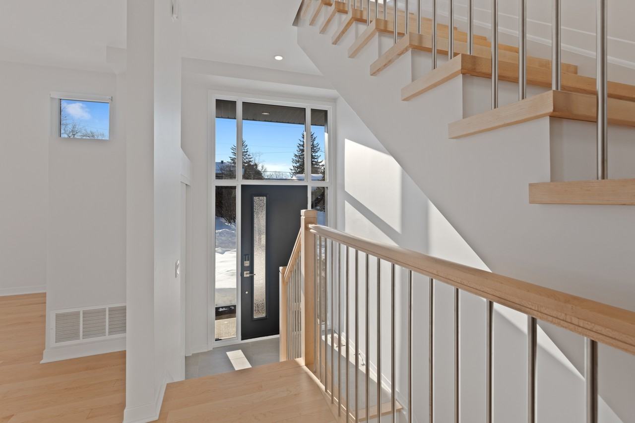 2221 Lawn Avenue - Photo 2 of 18