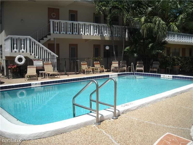 2110 NE 39th St - Photo 2 of 7