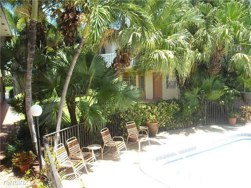 2110 NE 39th St - Photo 3 of 7