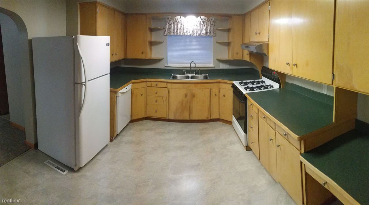 203 Raymond St - Photo 2 of 11