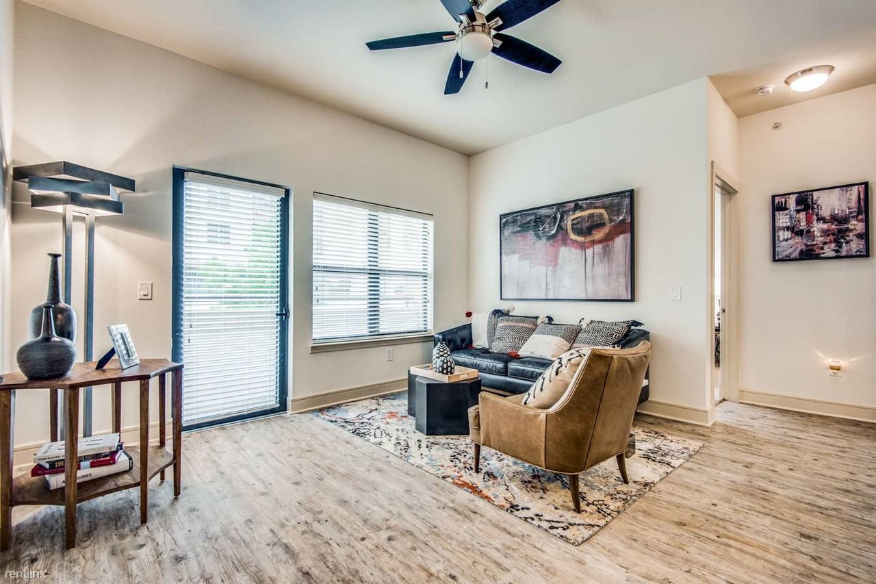 2229 Mimosa Dr - Photo 3 of 9