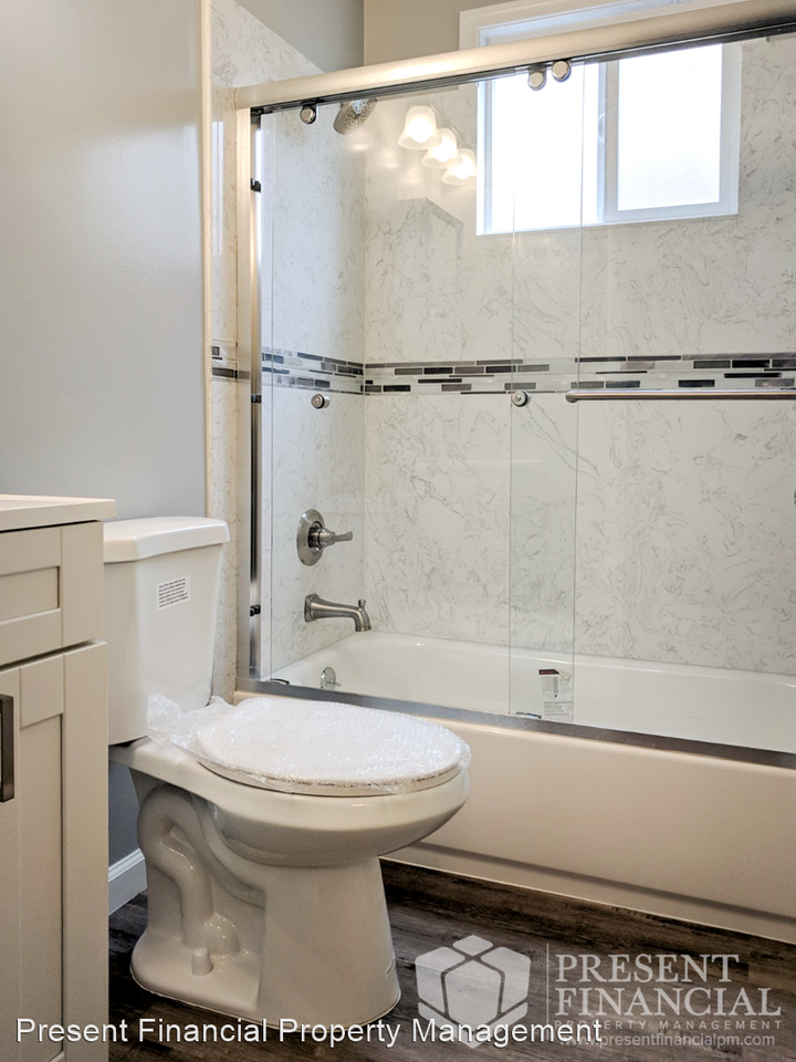 352 Monterey Rd - Photo 2 of 15