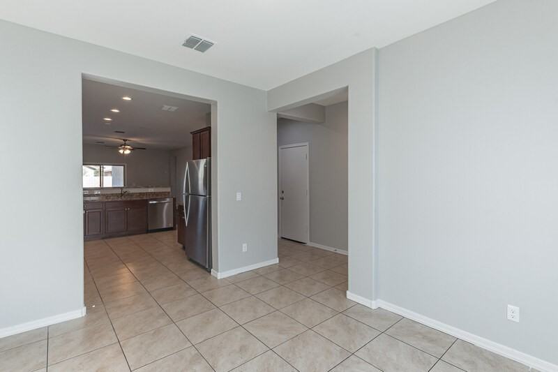 7652 W Carter Rd - Photo 3 of 31