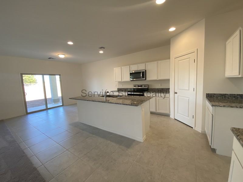 2402 E Alonso Dr - Photo 2 of 26