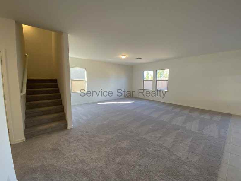 2402 E Alonso Dr - Photo 5 of 26