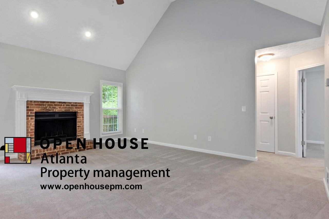 142 Hartwood Dr - Photo 2 of 17
