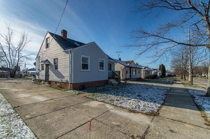 17514 Holly Hill Dr - Photo 2 of 29