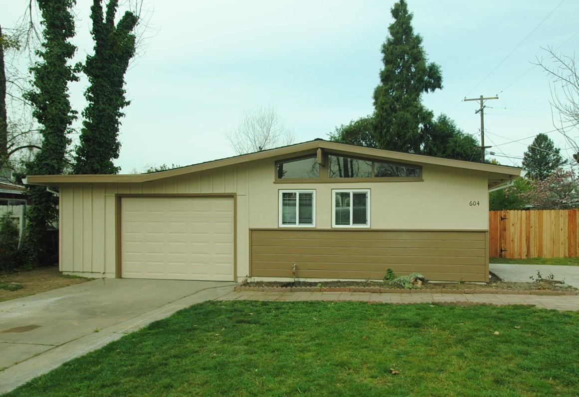 604 Mayfair Dr - Photo 2 of 9