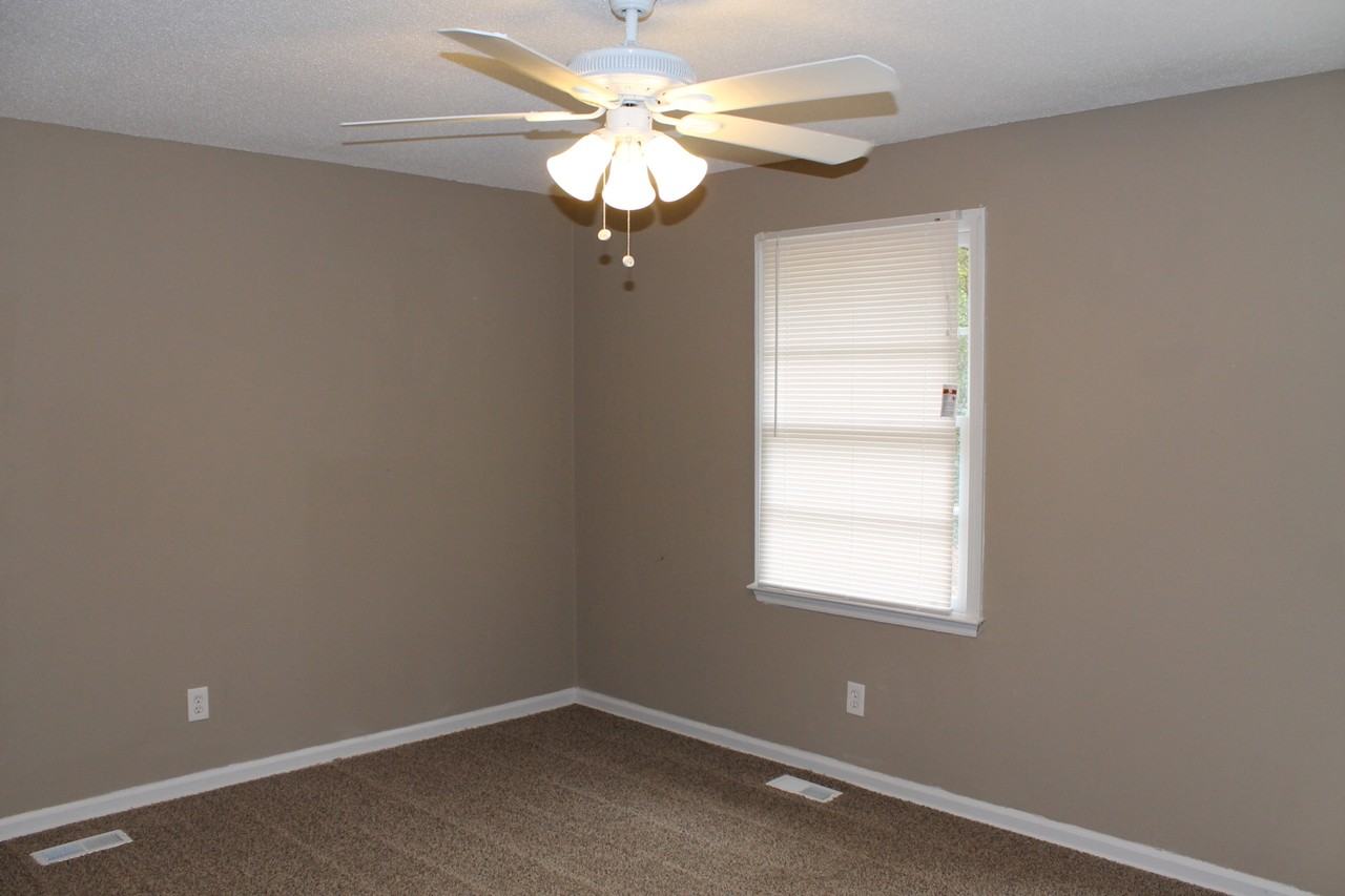 117 Sandhill Cir - Photo 2 of 7