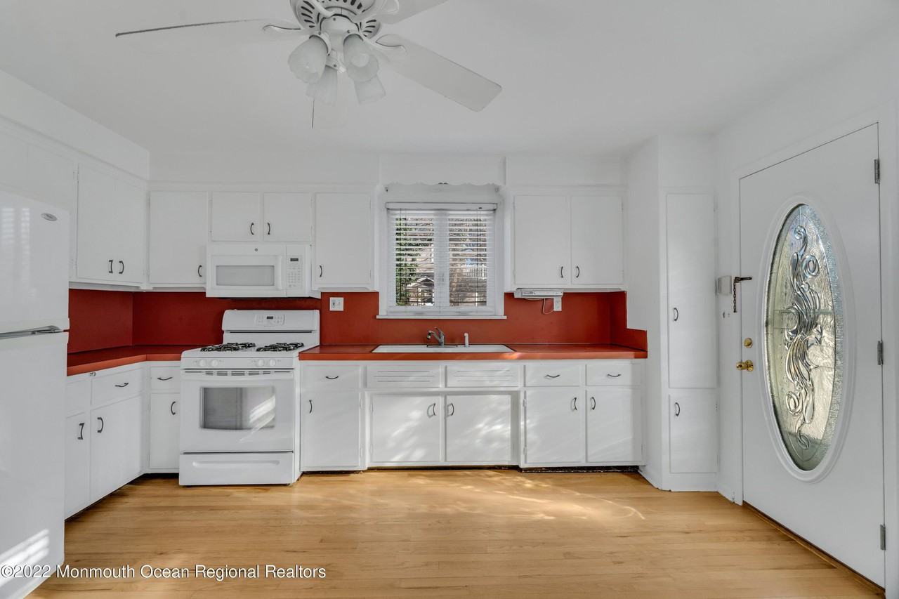 140 Franklin Avenue - Photo 3 of 3