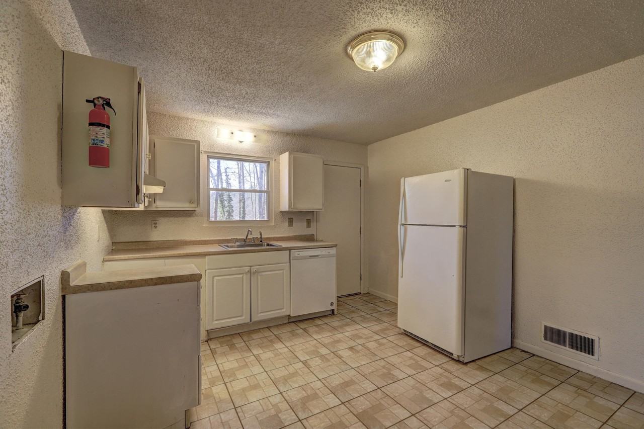 2223 Davis Road Southwest #1 - Photo 3 of 5