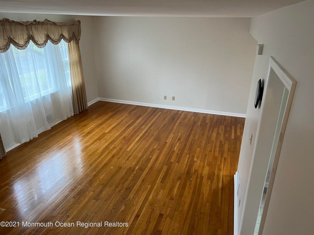 120 Irwin Place - Photo 2 of 3