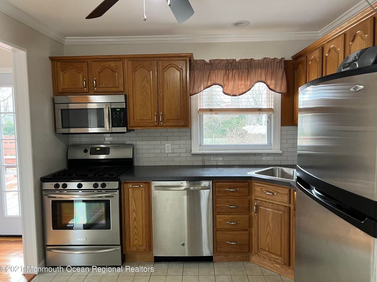 120 Irwin Place - Photo 3 of 3