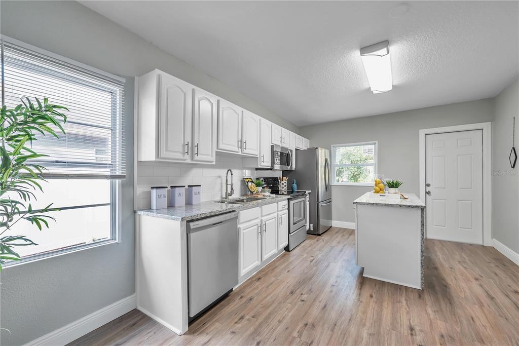 8315 North Newport Avenue - Photo 2 of 23