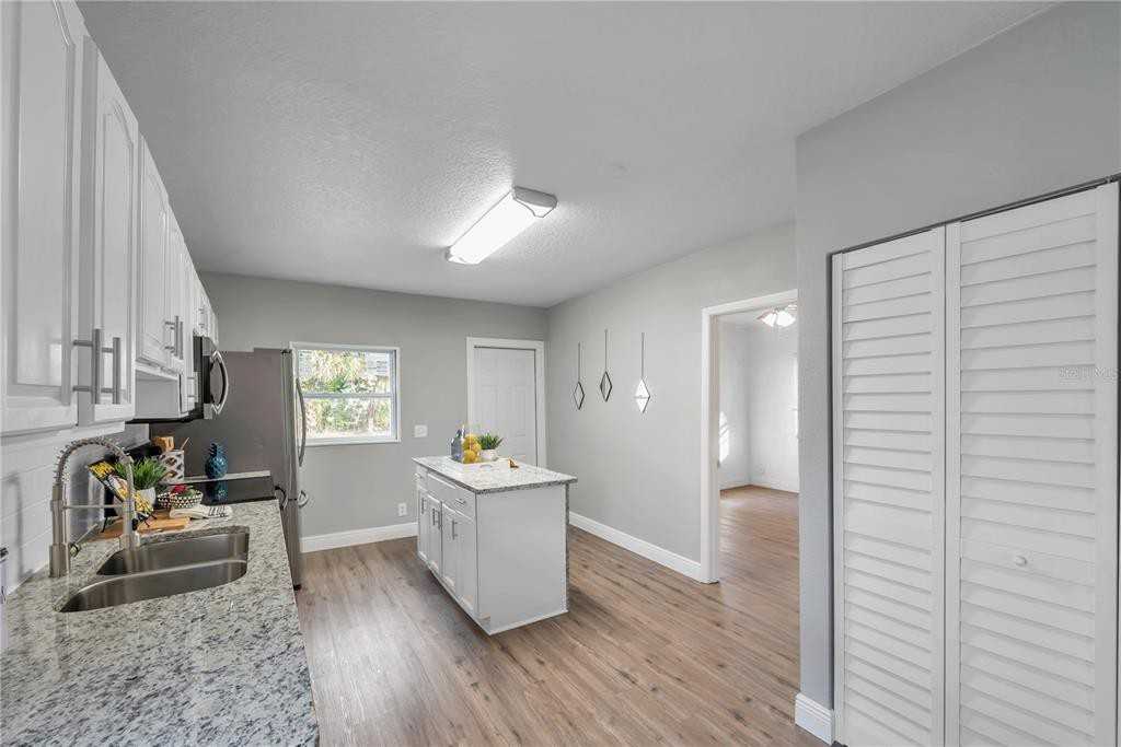 8315 North Newport Avenue - Photo 3 of 23