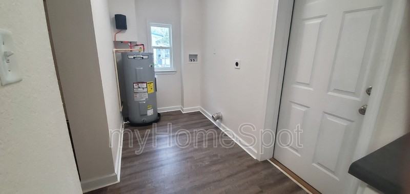 517 Chaseville St - Photo 5 of 11