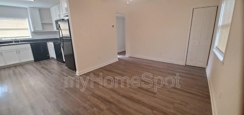 517 Chaseville St - Photo 3 of 11