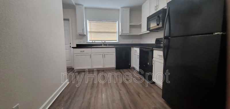 517 Chaseville St - Photo 4 of 11