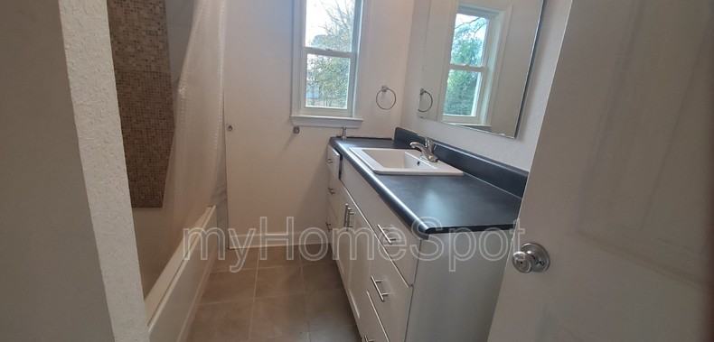 517 Chaseville St - Photo 7 of 11